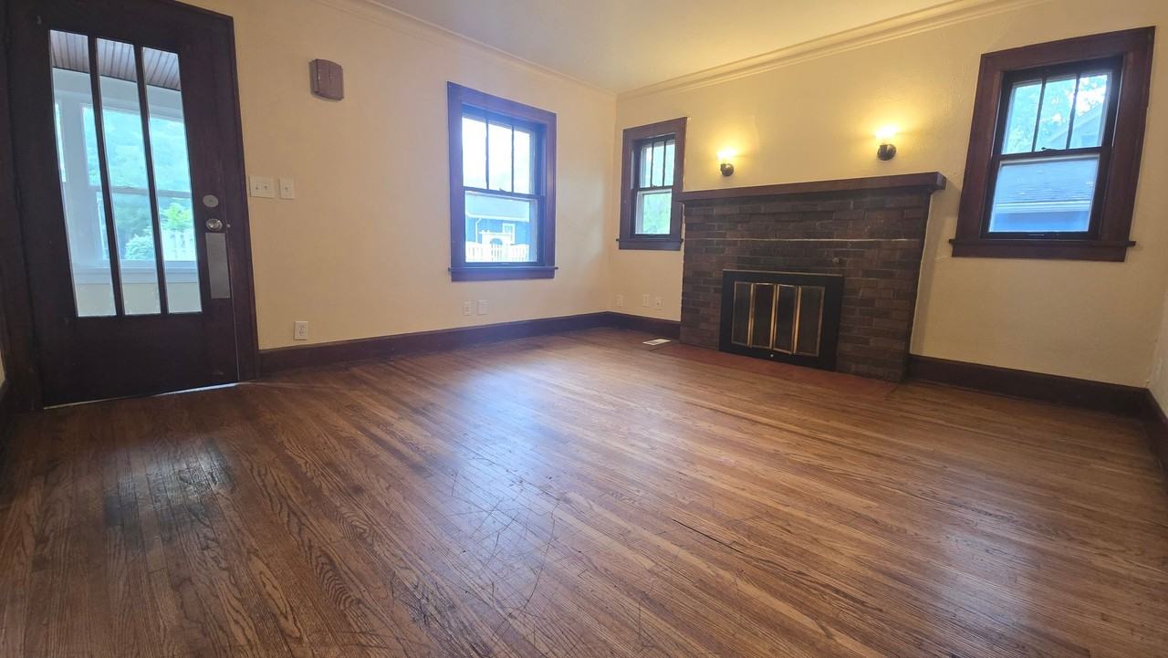 619 Brown Ave - Photo 4 of 8