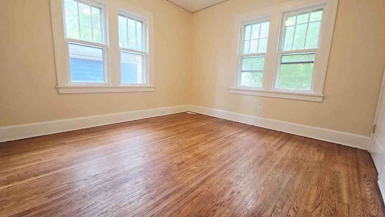 619 Brown Ave - Photo 5 of 8