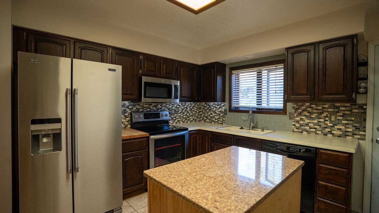 3323 Chuckwagon Rd - Photo 3 of 12