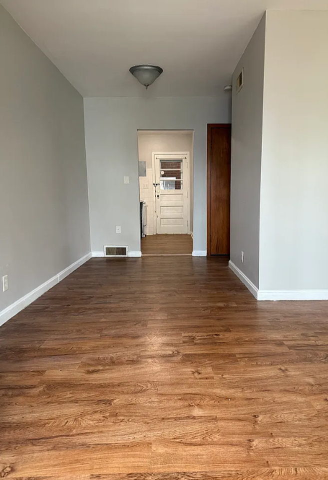 1339 E Illinois St - Photo 2 of 9