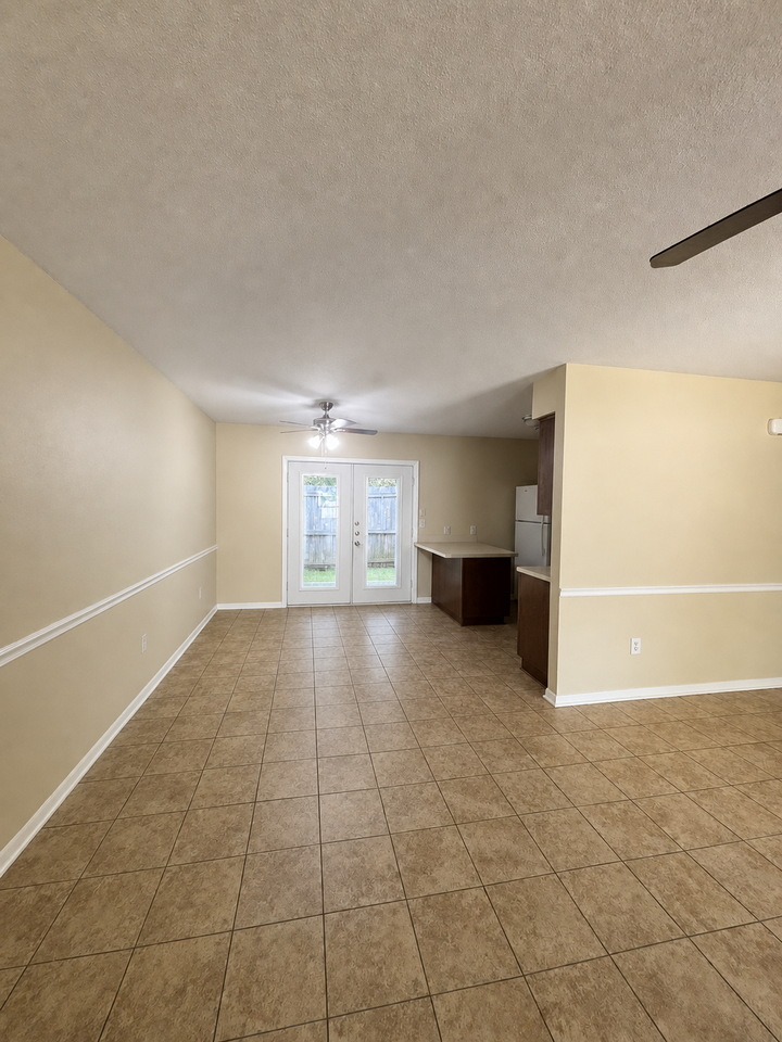602 E South St #12B - Photo 4 of 6
