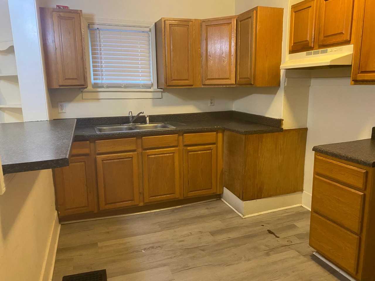 1006 E Kansas St #SFH - Photo 5 of 13