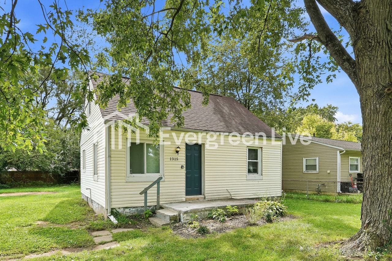 1315 Clarfield Ave