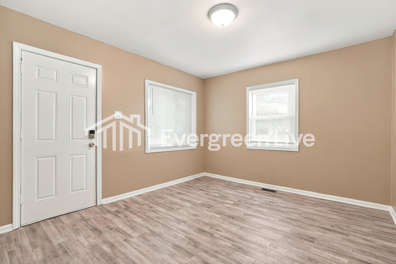 1315 Clarfield Ave - Photo 3 of 15