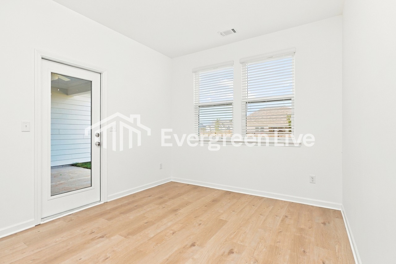 141 Overton Dr - Photo 3 of 15