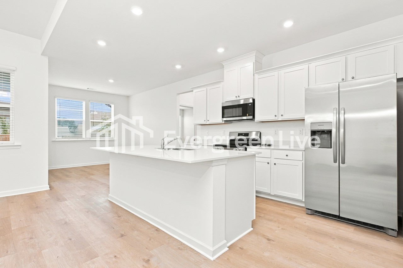 141 Overton Dr - Photo 4 of 15