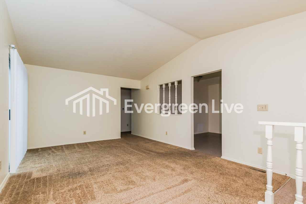 6525 Rolling Glen Dr - Photo 3 of 15