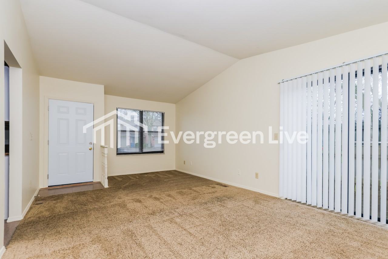 6525 Rolling Glen Dr - Photo 4 of 15