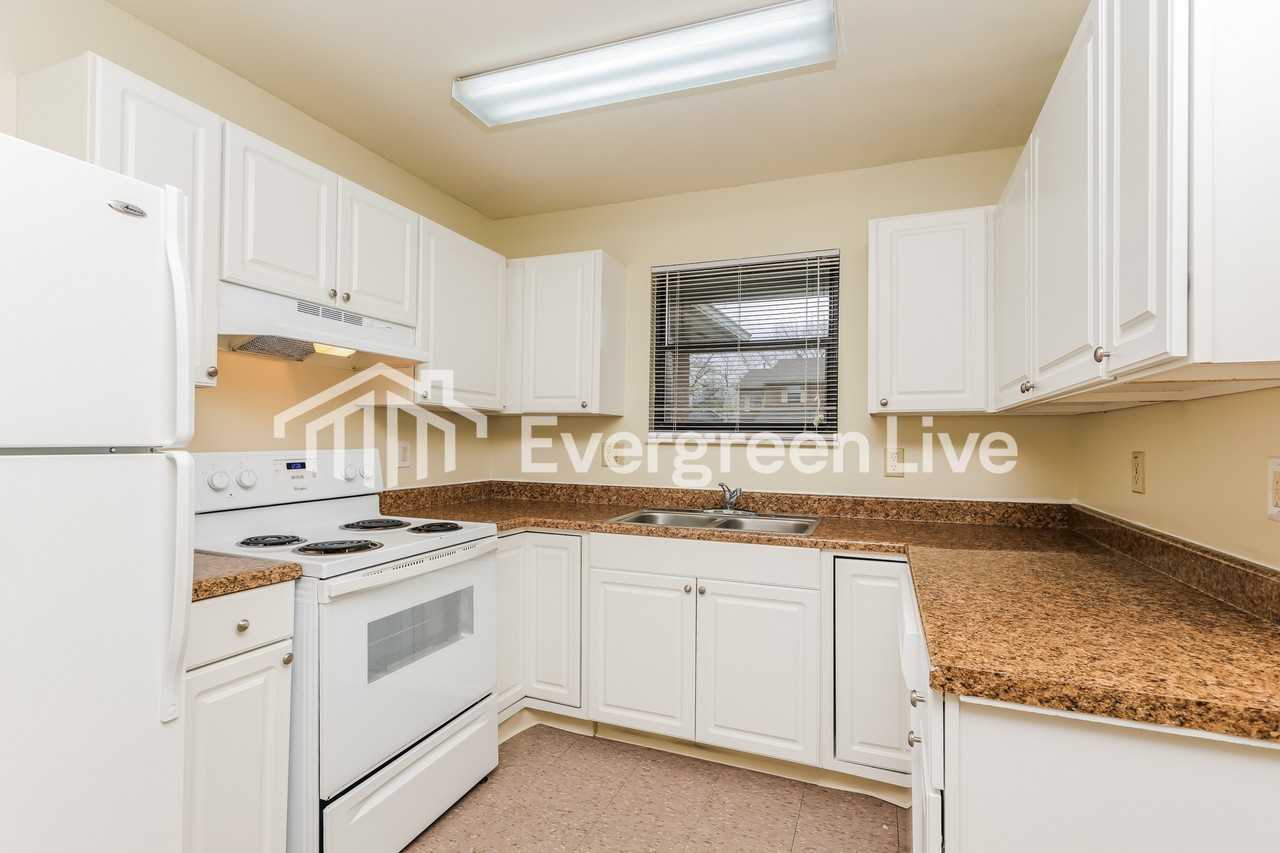6525 Rolling Glen Dr - Photo 6 of 15