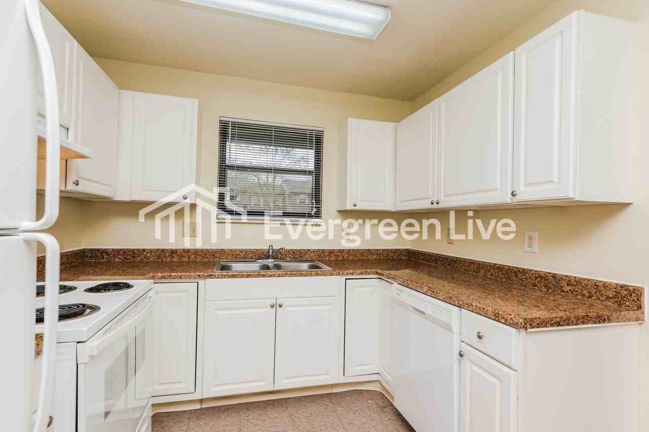 6525 Rolling Glen Dr - Photo 7 of 15