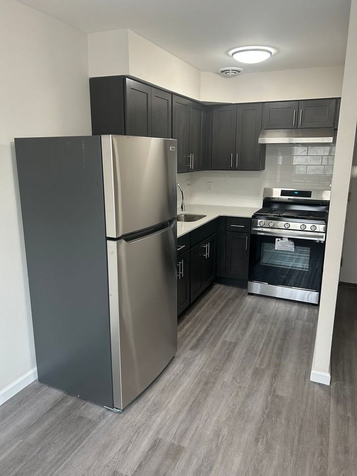 Weymouth Court Apartments - Photo 2 of 15