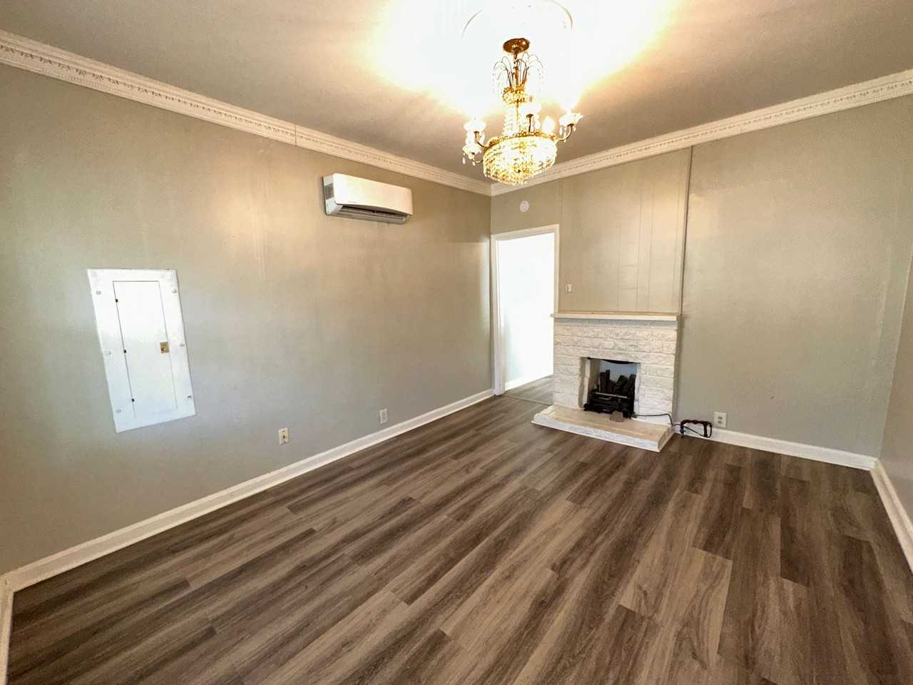 907 Charles Ave - Photo 2 of 11
