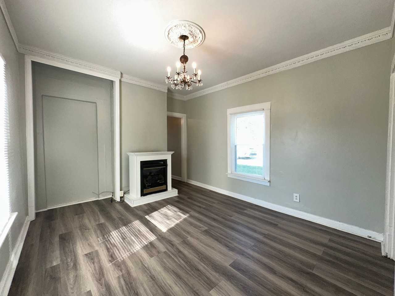 907 Charles Ave - Photo 3 of 11