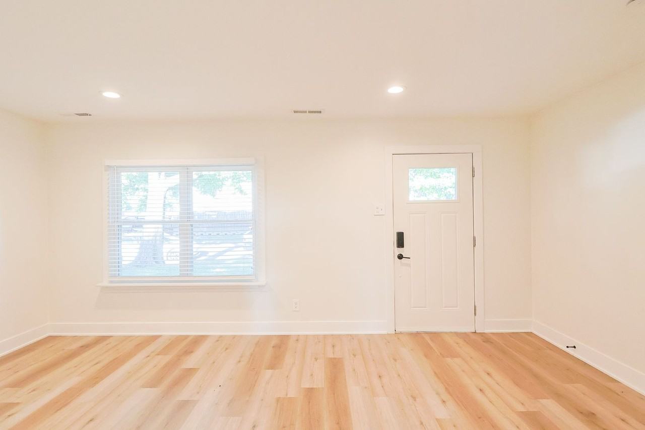 2250 Jules St - Photo 3 of 26