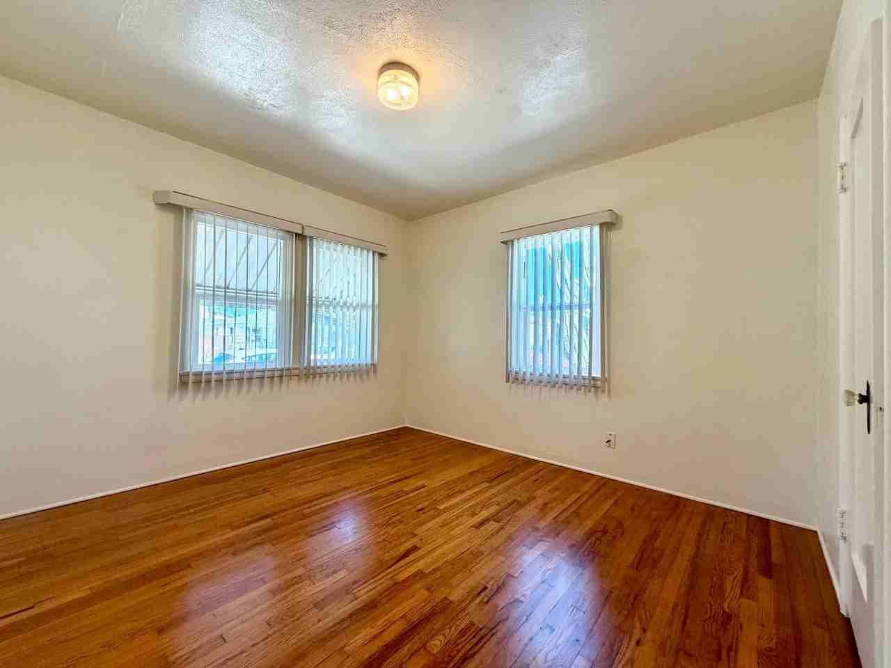 4511 52nd St - Photo 7 of 15
