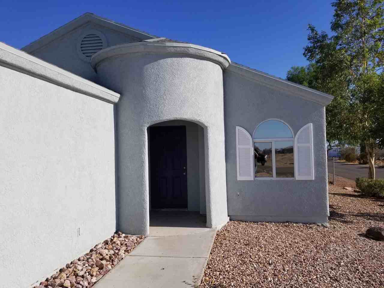 1608 E Valencia Rd - Photo 2 of 10