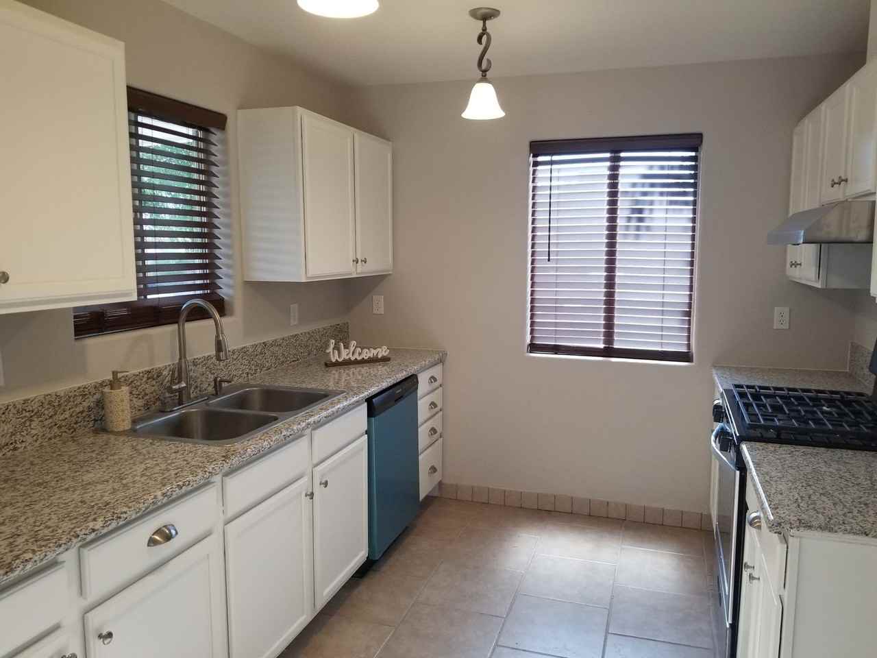 1608 E Valencia Rd - Photo 4 of 10