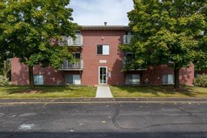 featured image of 2531 2531 - 2557 W. Waukau Ave