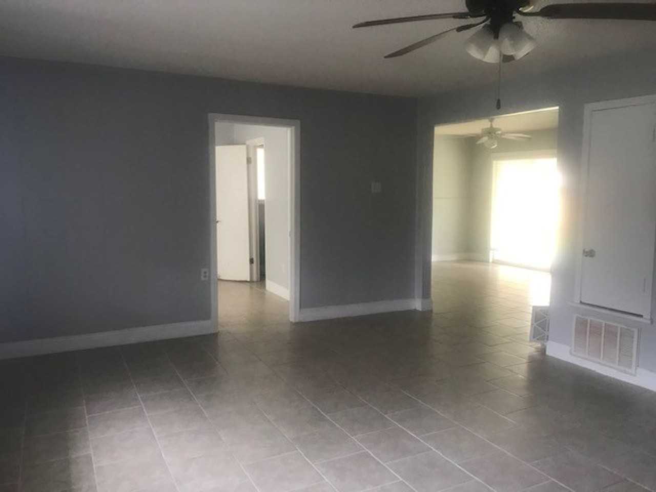 502 Magnolia St - Photo 2 of 10