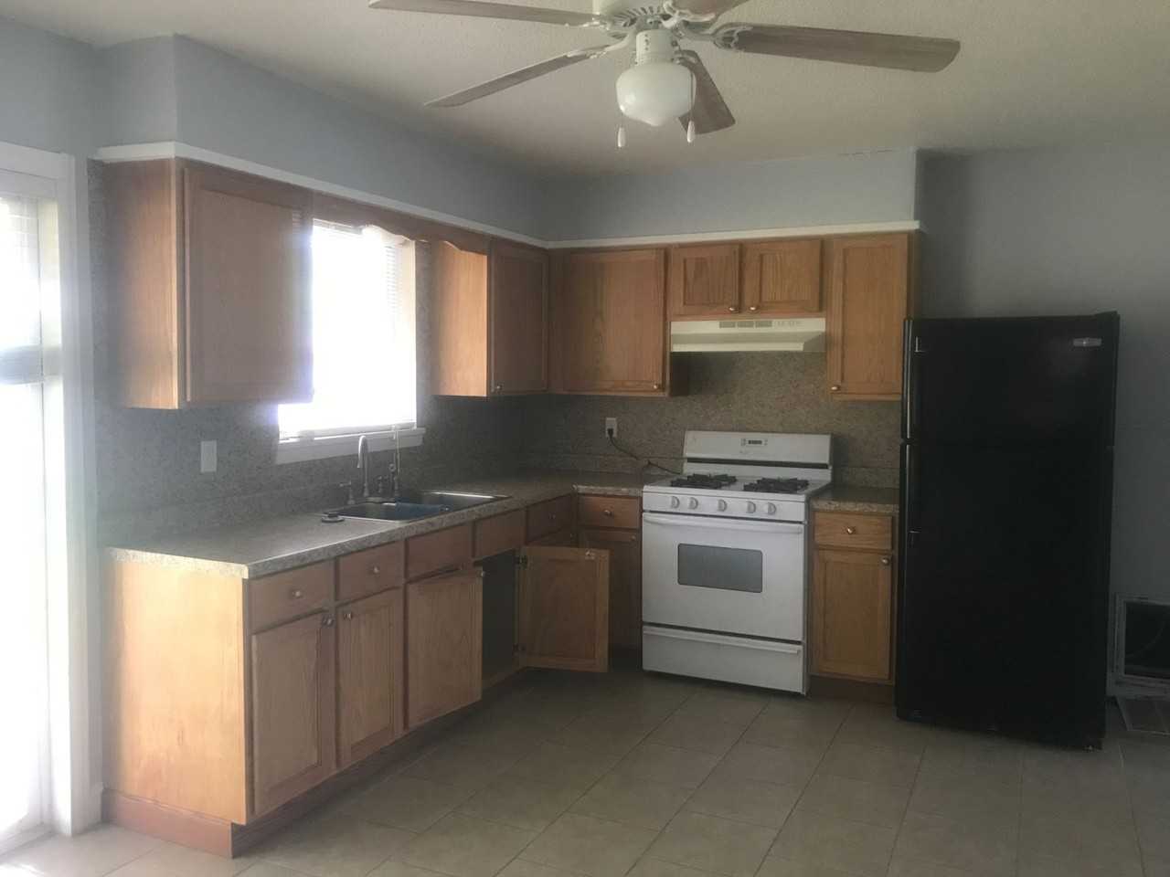 502 Magnolia St - Photo 3 of 10