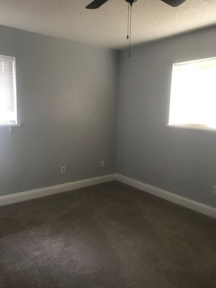 502 Magnolia St - Photo 4 of 10