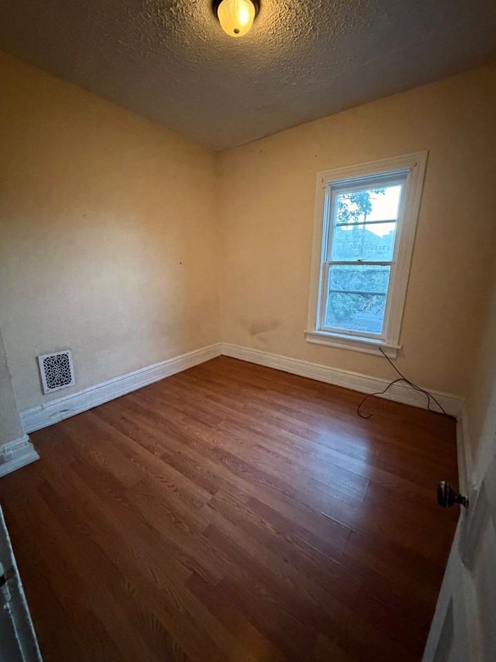 2526 Beale Ave - Photo 7 of 11