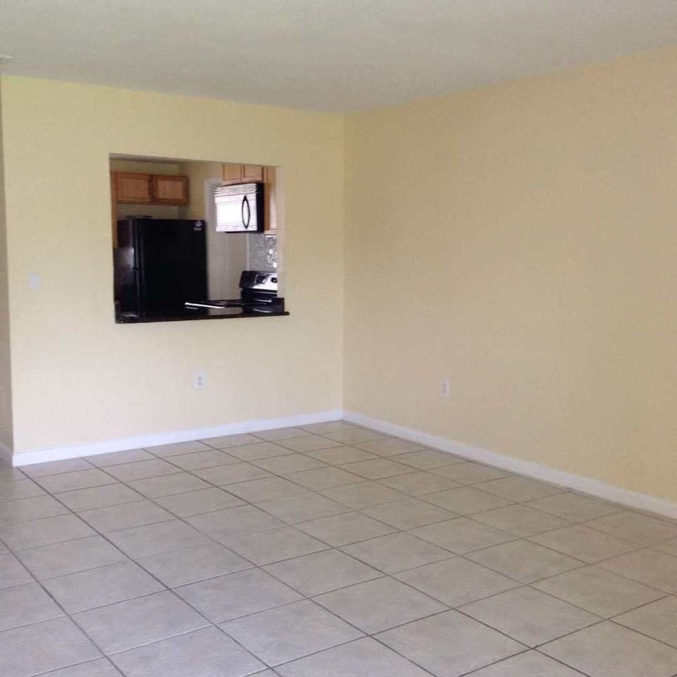 800 Lucaya Dr - Photo 3 of 12