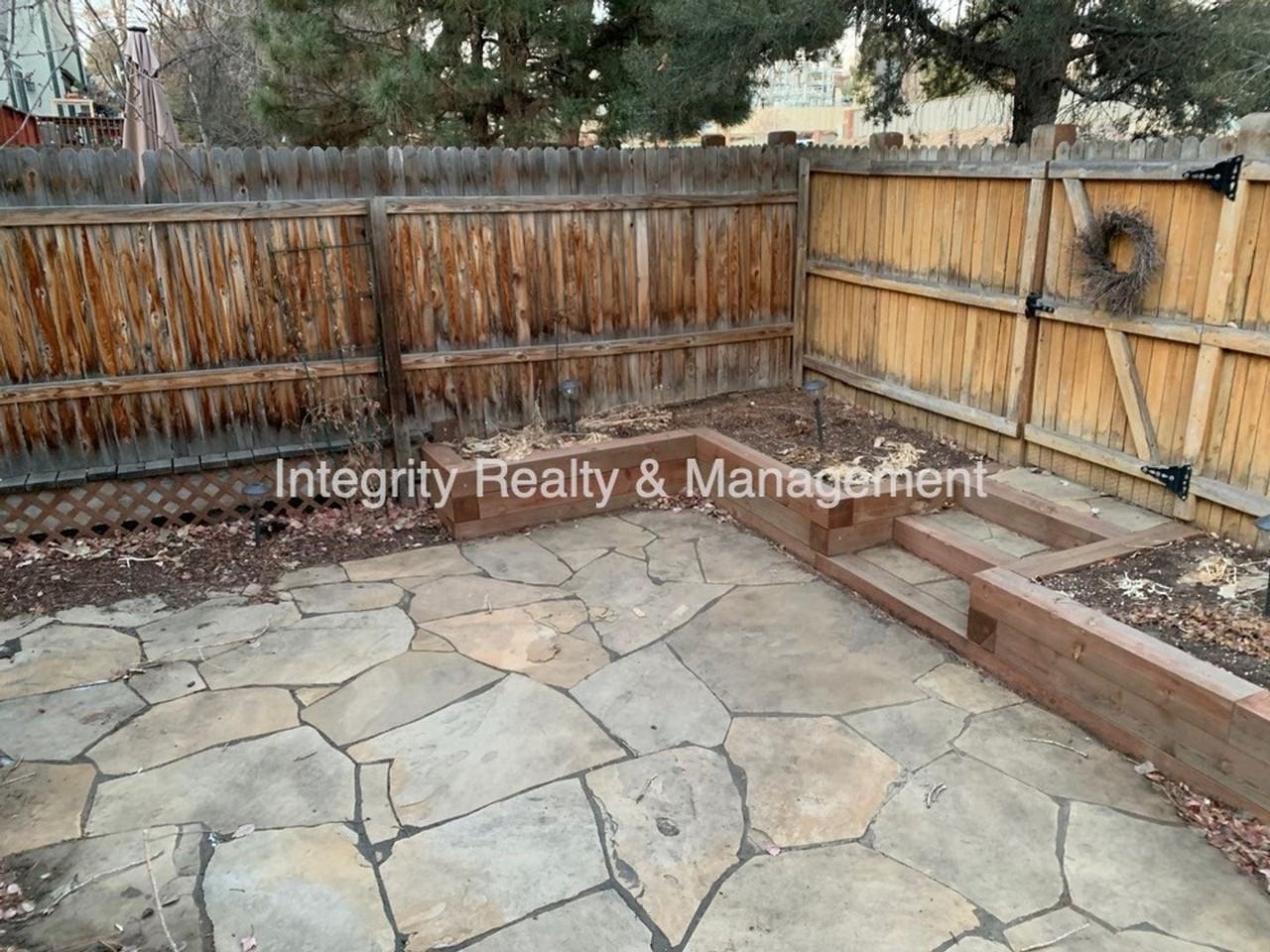 6418 S Hudson St - Photo 3 of 29
