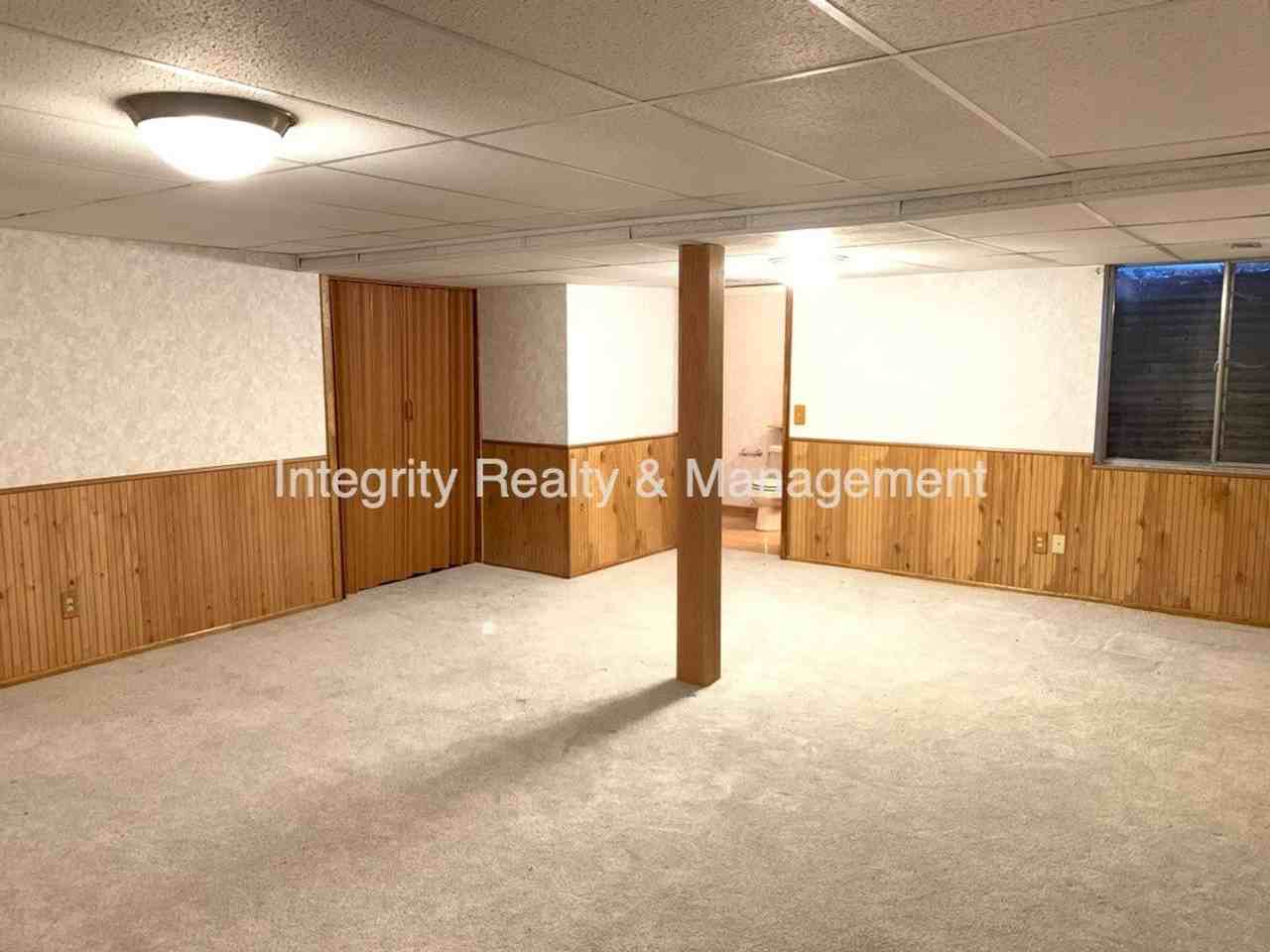 6418 S Hudson St - Photo 4 of 29