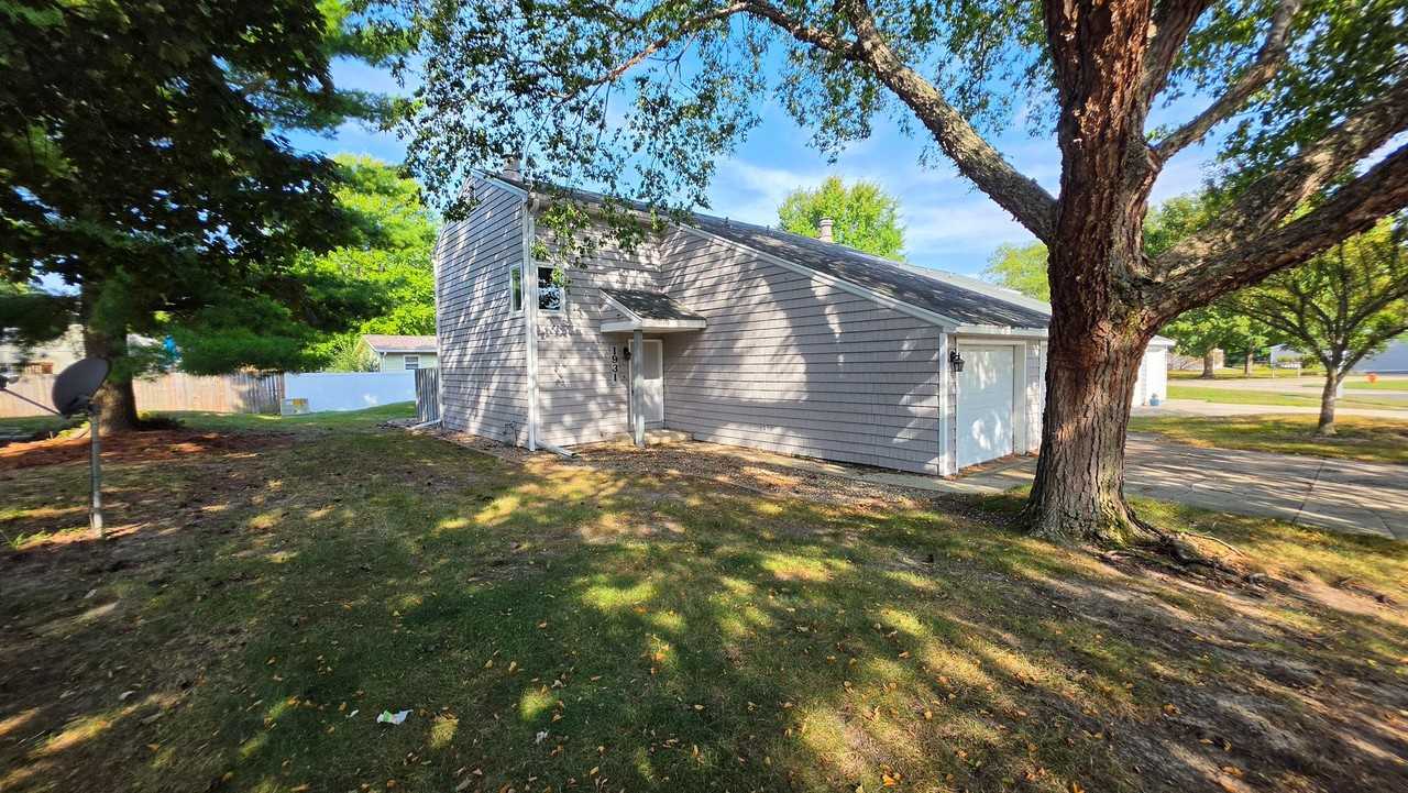 1931 Blackthorn Dr