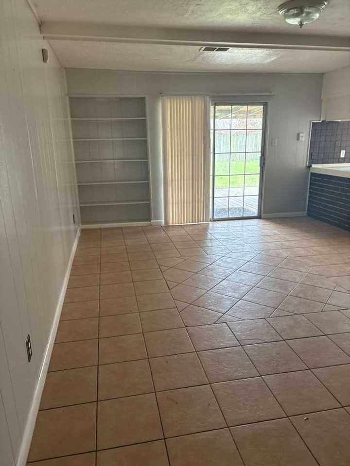 6019 Victory Dr - Photo 2 of 10