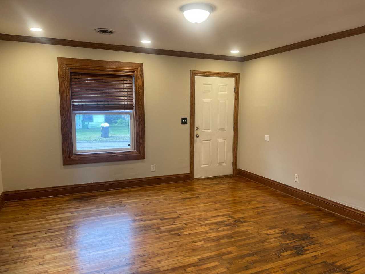 1601 E Central St - Photo 4 of 29