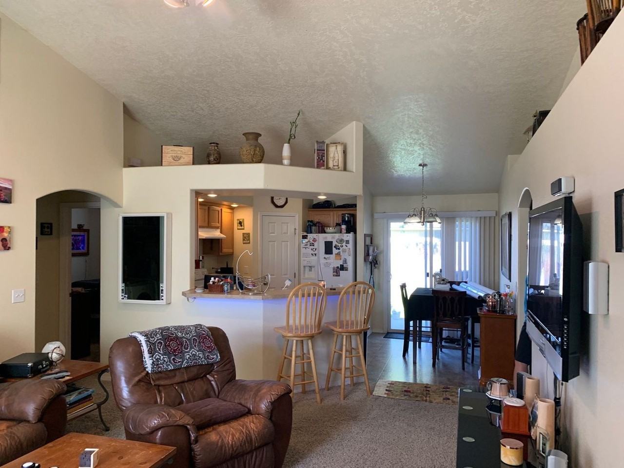 560 E Blue Heron St - Photo 2 of 11