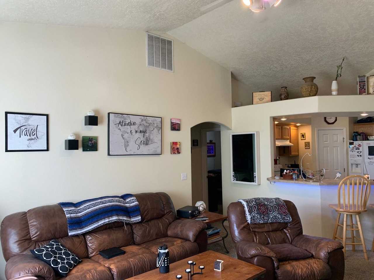 560 E Blue Heron St - Photo 3 of 11