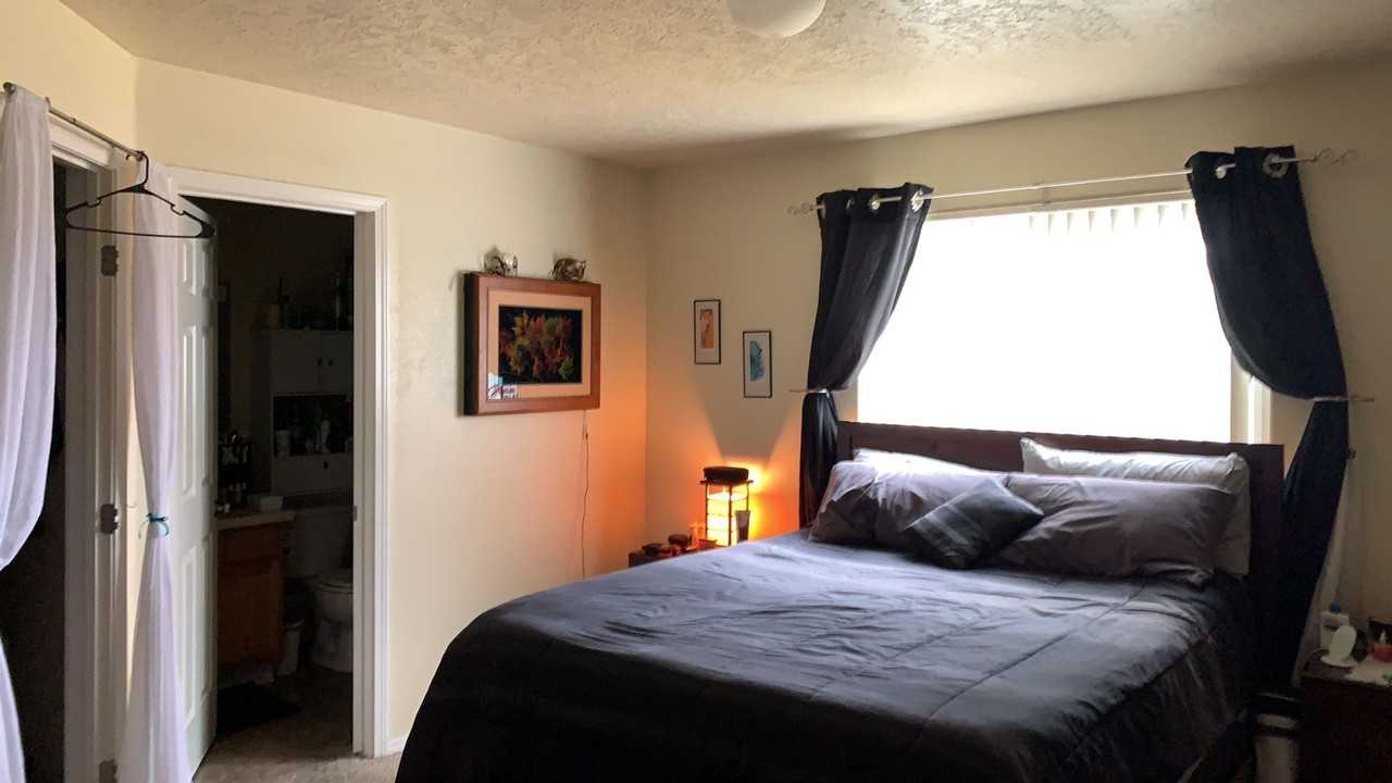 560 E Blue Heron St - Photo 4 of 11