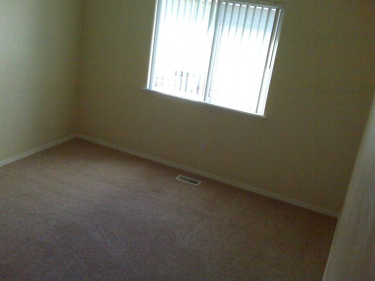 560 E Blue Heron St - Photo 7 of 11