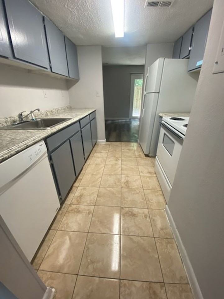 1151 Rankin St - Photo 2 of 11