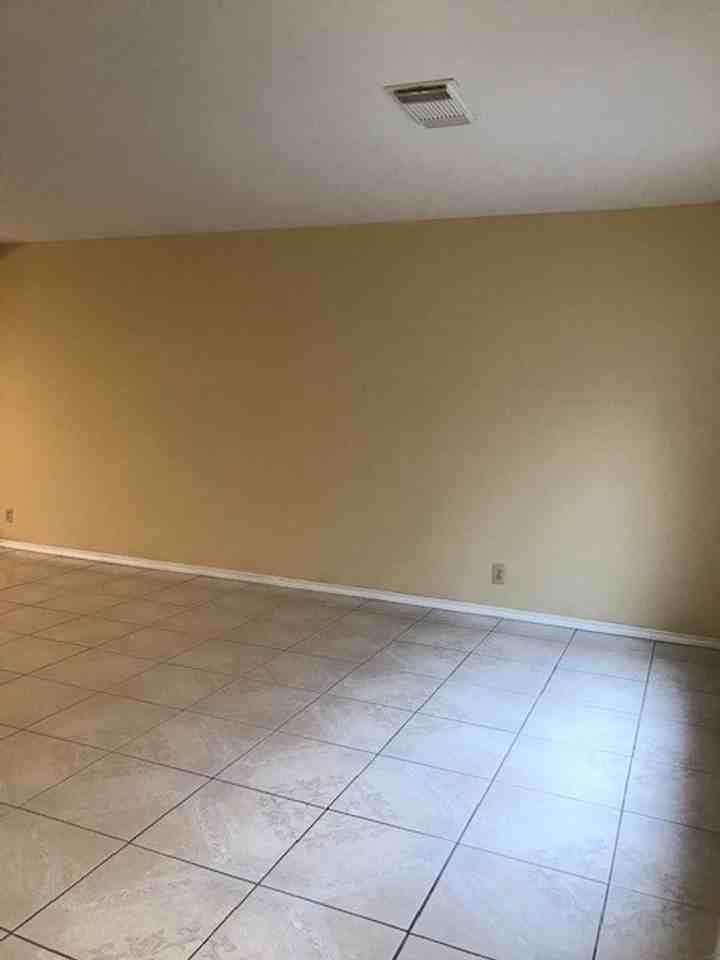 3716 Candlebrook Ln - Photo 4 of 23