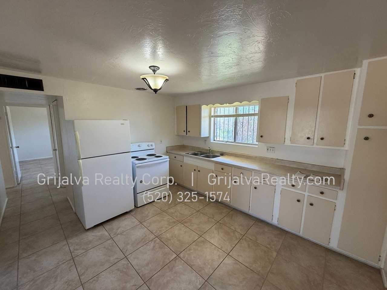 4502 E 26th St - Photo 4 of 12