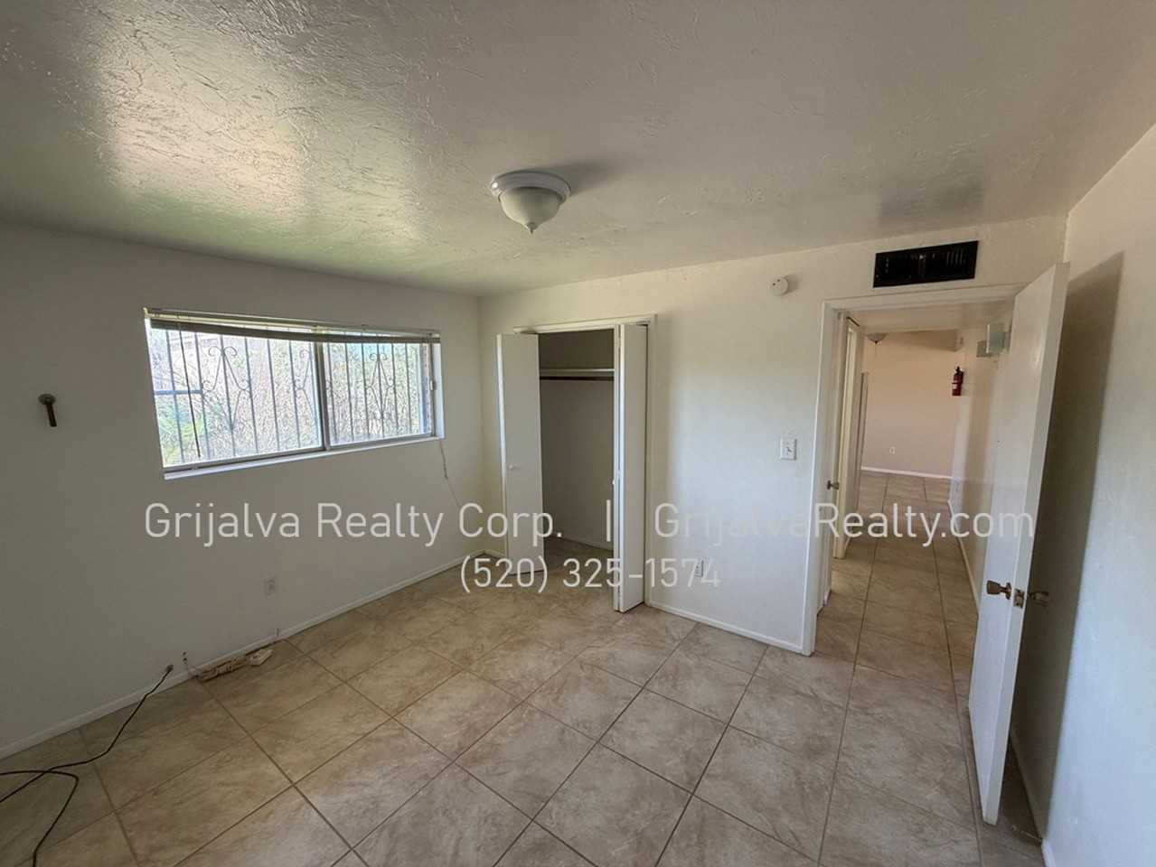 4502 E 26th St - Photo 5 of 12