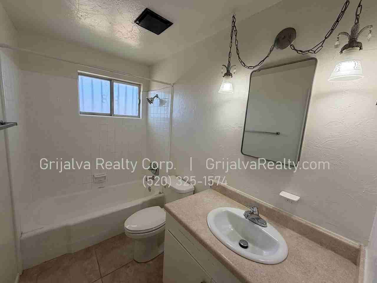 4502 E 26th St - Photo 6 of 12