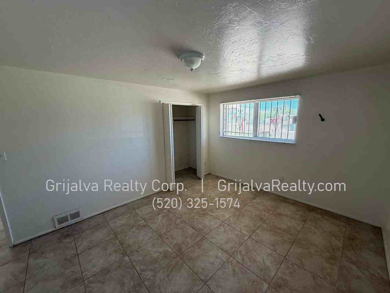 4502 E 26th St - Photo 7 of 12