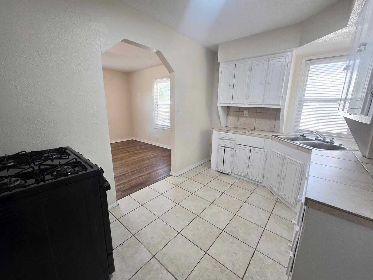 1129 Nw 82nd St - Photo 6 of 12