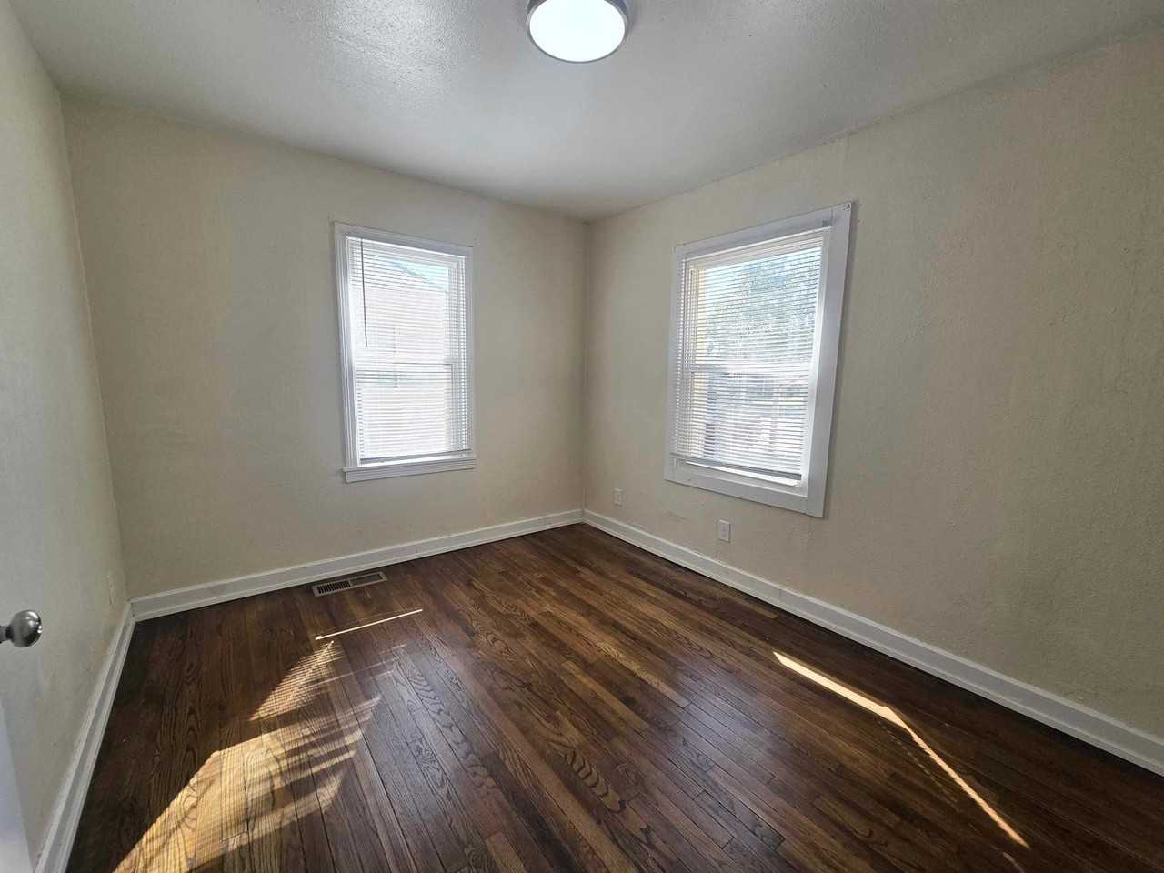 1129 Nw 82nd St - Photo 7 of 12