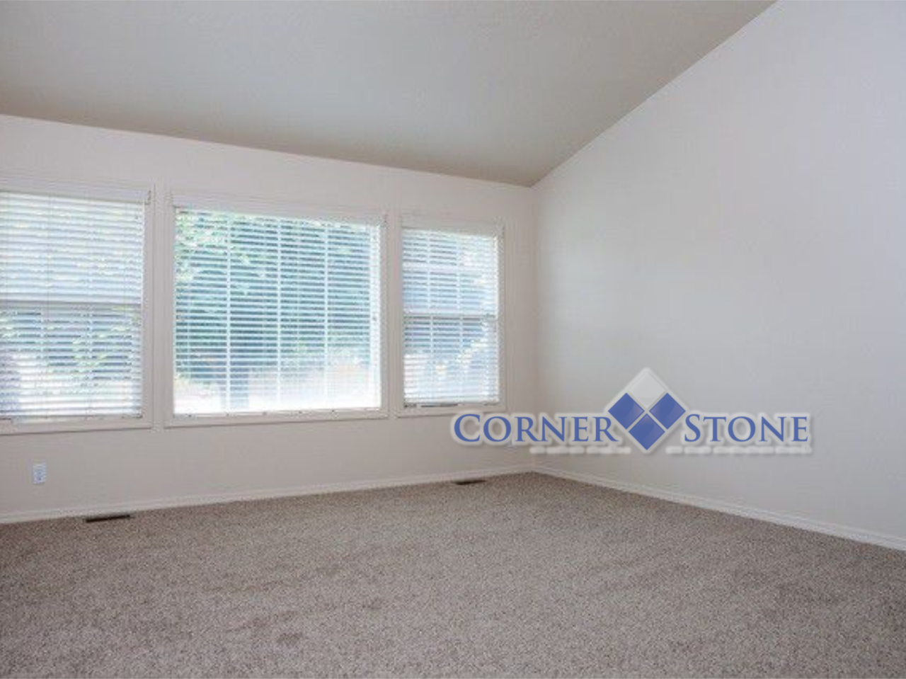 12128 W Emerson Dr - Photo 3 of 20