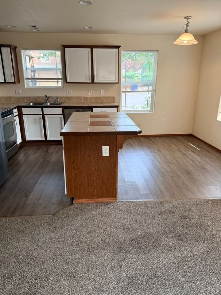 119 N Indiana Ave - Photo 2 of 17