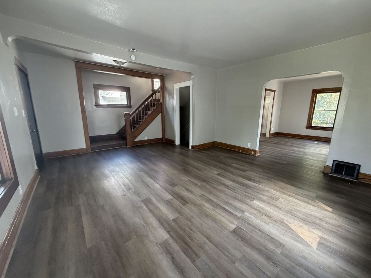 3946 Burnham Ave - Photo 2 of 15