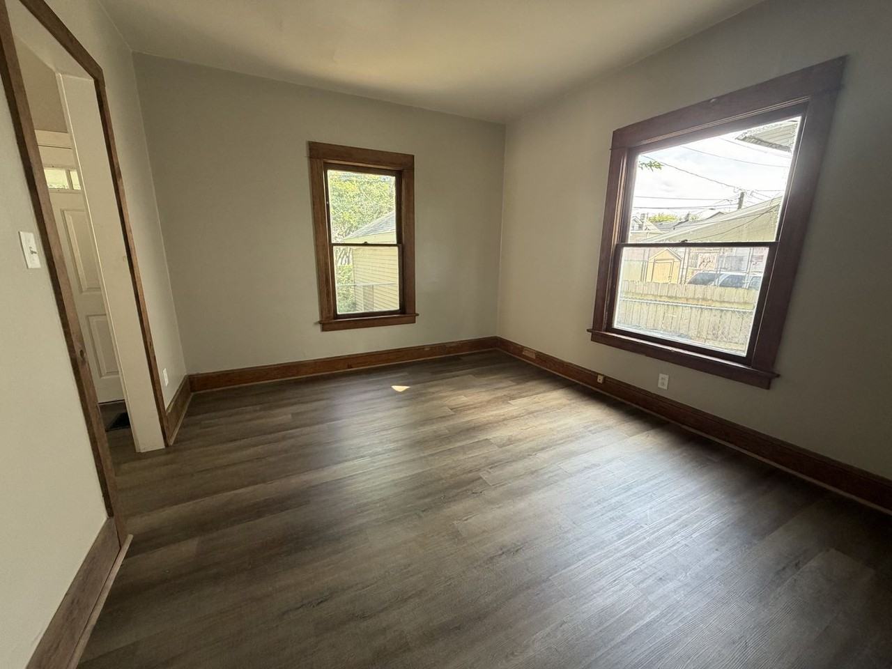 3946 Burnham Ave - Photo 5 of 15