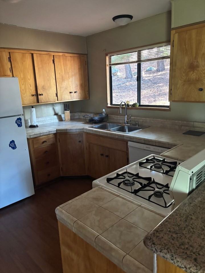 1440 Commonwealth Dr - Photo 5 of 11