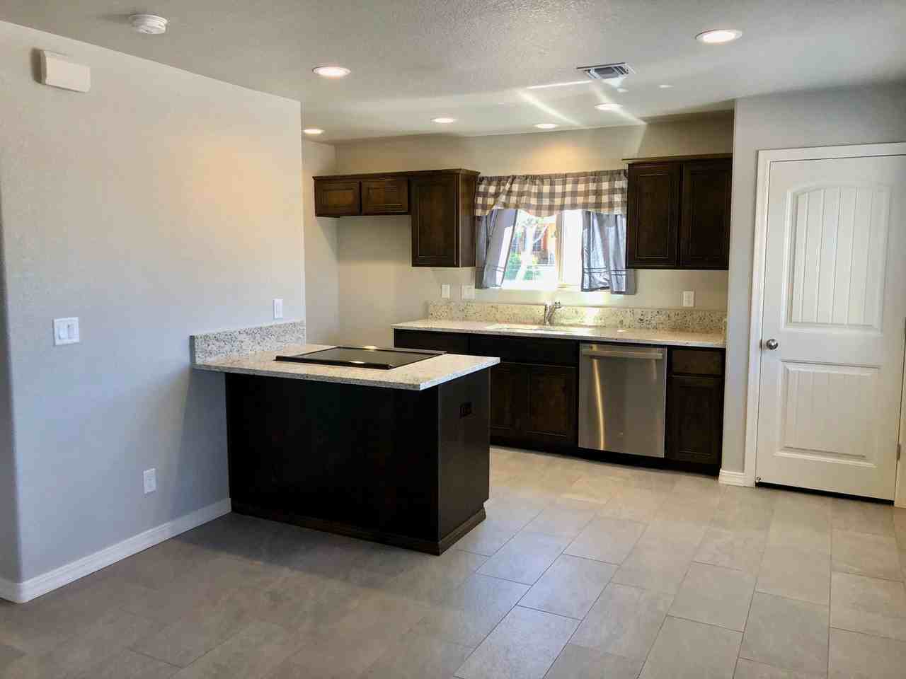 3303 E Devlin Ave - Photo 4 of 27